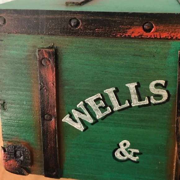 Mini Wells Fargo & Co. green trunk with nailed wooden trim & little metal latch - Picture 9 of 11